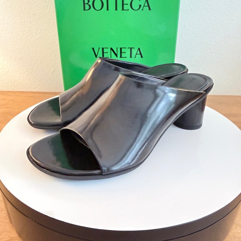 Bottega Veneta Cha-Cha Black Calfskin Leather Mules Sandals 753877 Size 35